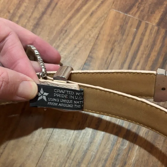 Brighton Women’s pale Pink Leather Belt with Silver Floral Buckle Medium (30) - Picture 5 of 6